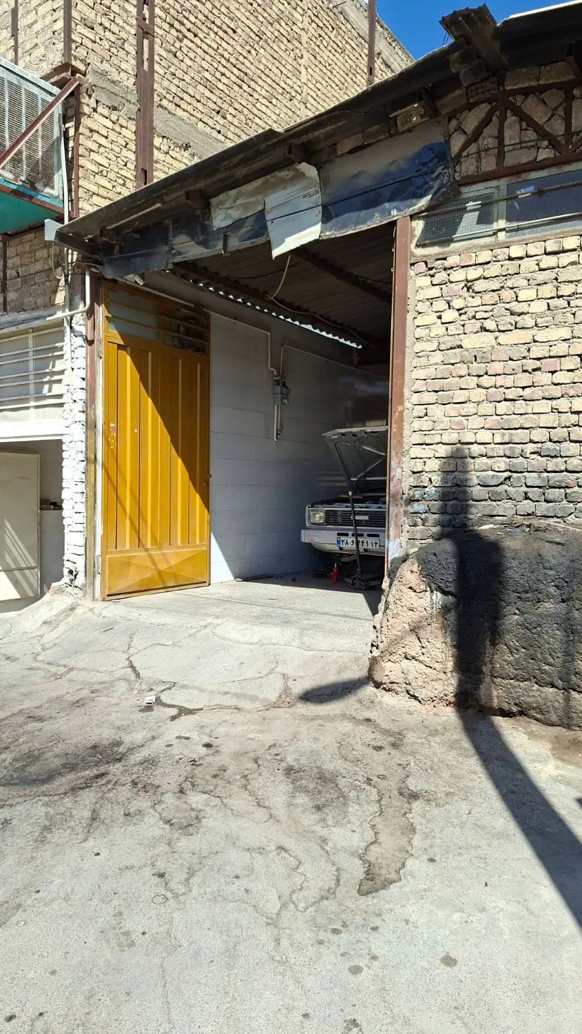 اجاره گاراژ ۱۶۰ متر دو کله بر بلوار کشاورز|اجارهٔ مغازه و غرفه|اصفهان, کشاورزی|دیوار