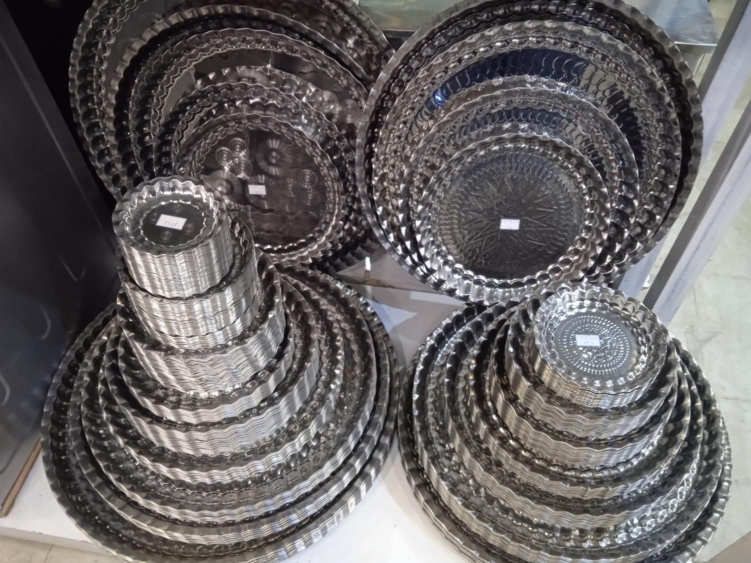 سینی و کاسه استیل پذیرای ساده و طرح دار|ظروف سرو و پذیرایی|مشهد, گلبرگ شمالی|دیوار