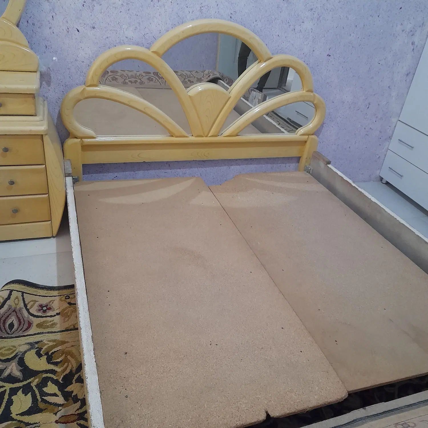 تختخواب دونفره همراه دراور وپاتختی کارکرده|تخت و سرویس خواب|رشت, خمیران زاهدان|دیوار