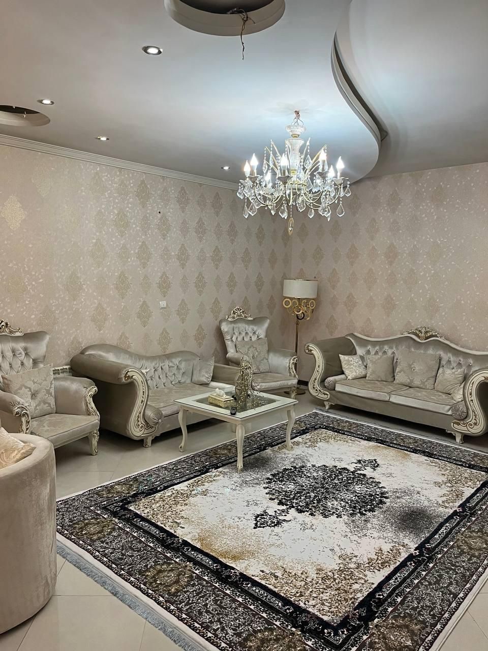 مبل ۷ نفره سلطنتی مدرن + میز ناهار خوری ۶ نفره|مبلمان خانگی و میز عسلی|تهران, شهران شمالی|دیوار