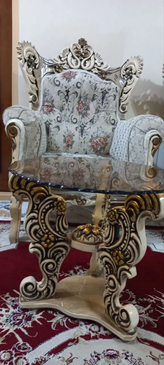 مبلمان ۸نفره سلطنتی،به اضافه دوتا میز عسلی سلطنتی|مبلمان خانگی و میز عسلی|صومعه‌سرا, |دیوار