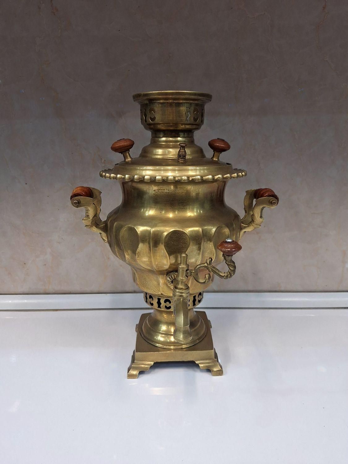 سماور زغالی برنجی قدیمی|کلکسیون اشیاء عتیقه|رشت, پاستوریزه|دیوار