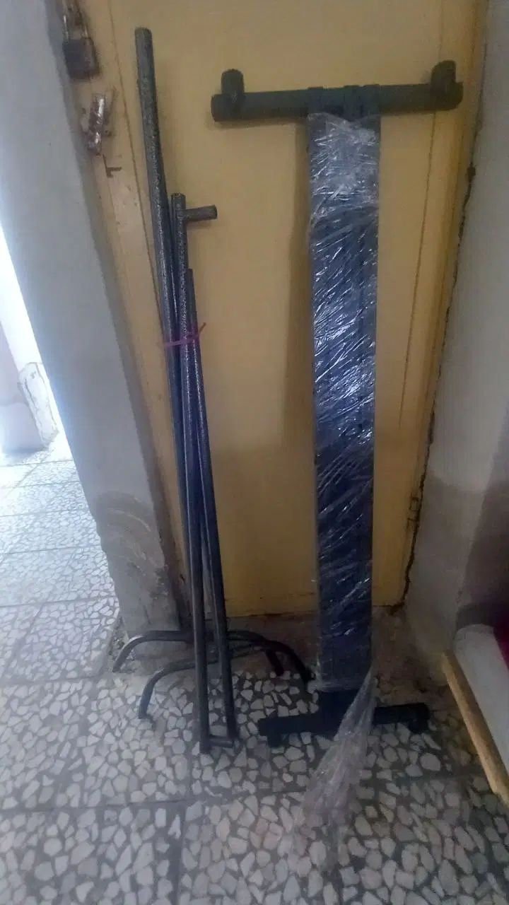 رگال لباس|بندرخت و رخت‌آویز|رشت, استقامت ۱|دیوار
