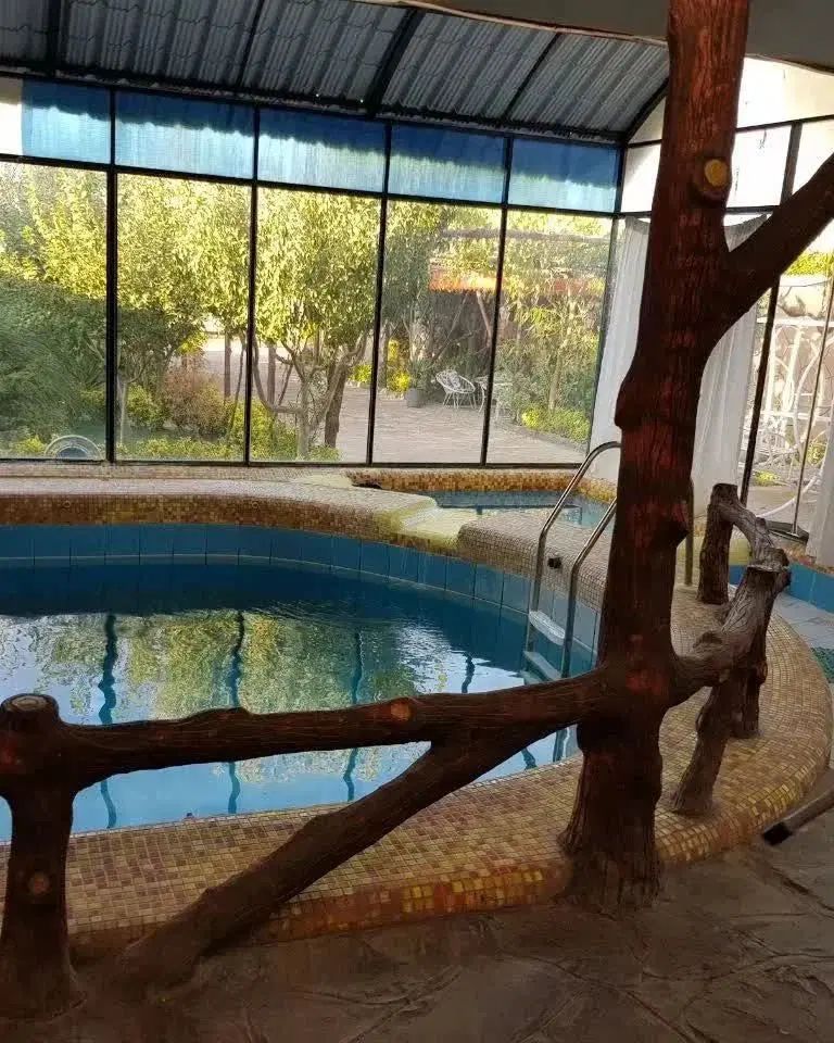 باغ ویلاشیک ونوسازبااستخرسرپوشیده|اجارهٔ کوتاه‌مدت ویلا و باغ|مشهد, اقبال|دیوار