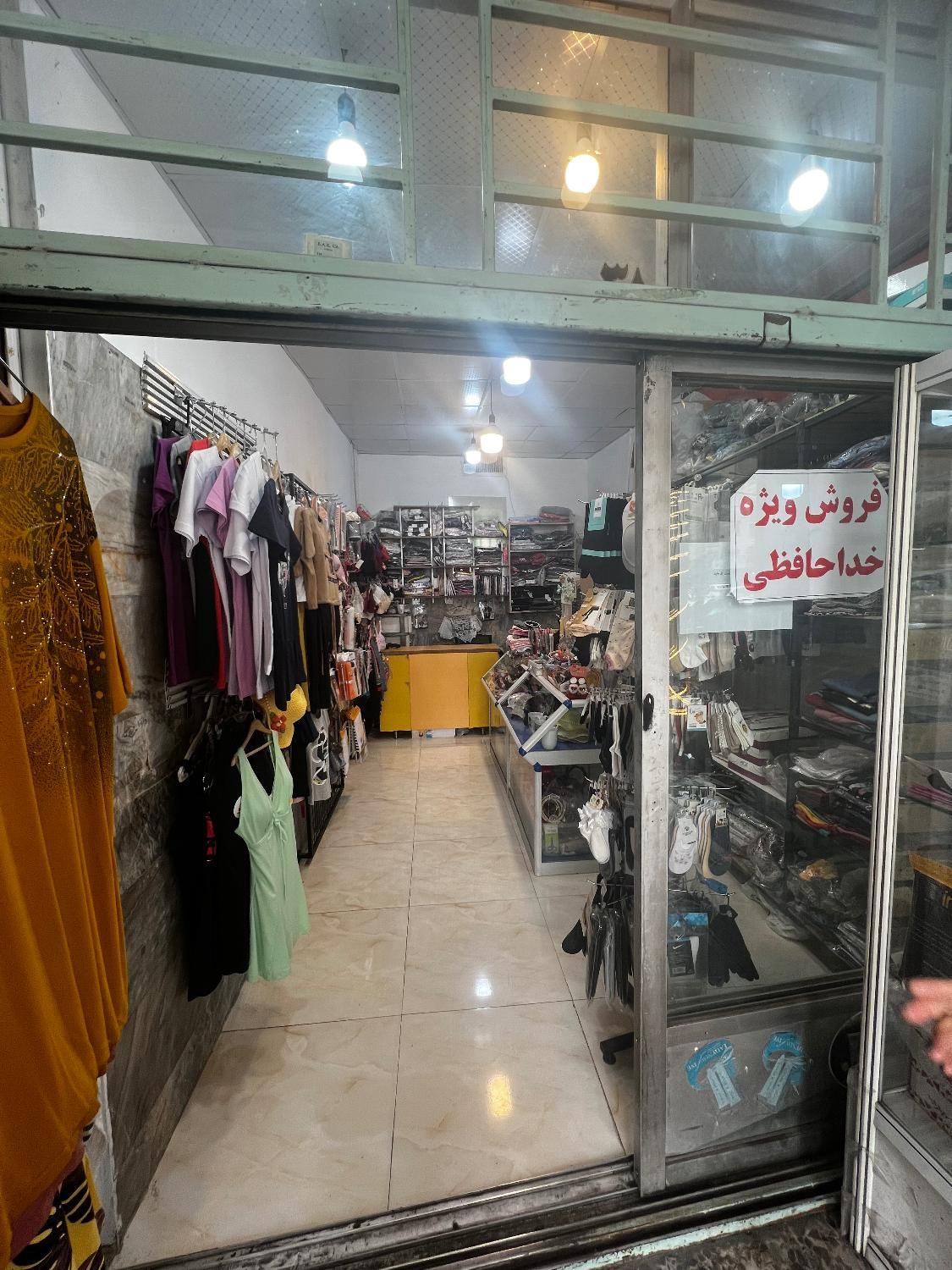 12متر مغازه کفی داخل بازارچه بر اباذر بازسازی شده|اجارهٔ مغازه و غرفه|تهران, اباذر|دیوار
