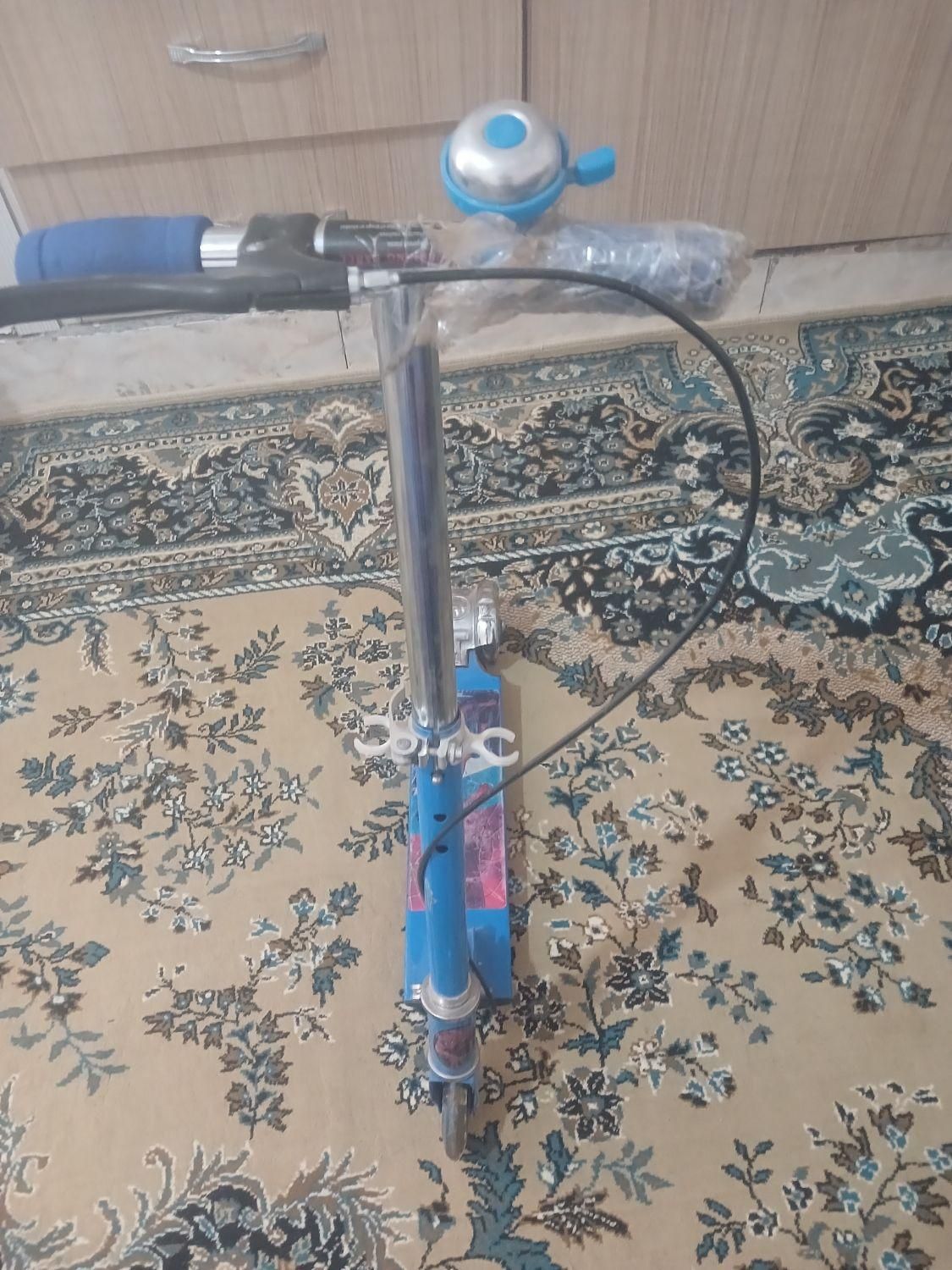 اسکوتر|دوچرخه، اسکیت، اسکوتر|بروجن, |دیوار