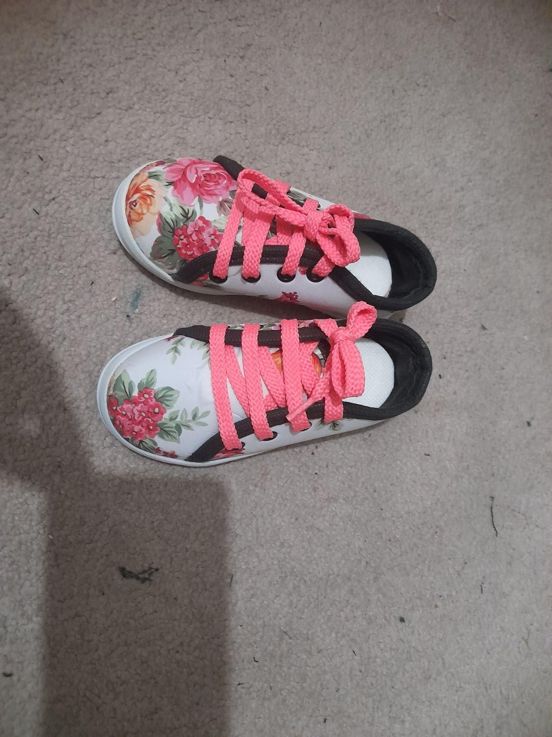 وسایل بچه.صندلی ماشین .ست رختخواب صورتی .لباس|تخت و صندلی بچه|مشکیندشت, |دیوار