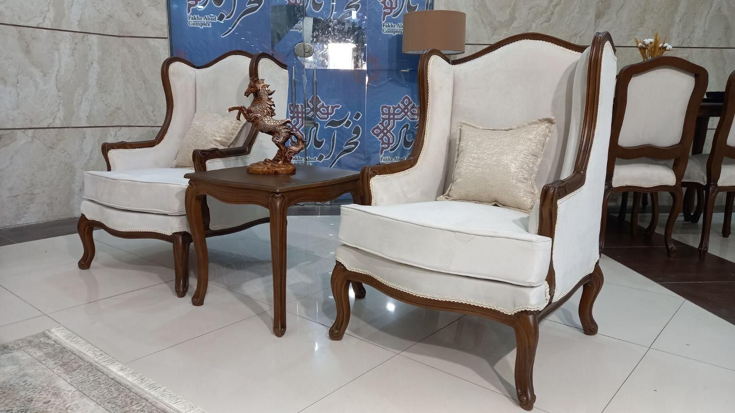 مبل کوئین ۸ نفره همراه با ناهار خوری|مبلمان خانگی و میز عسلی|شیراز, فخرآباد (دروازه کازرون)|دیوار