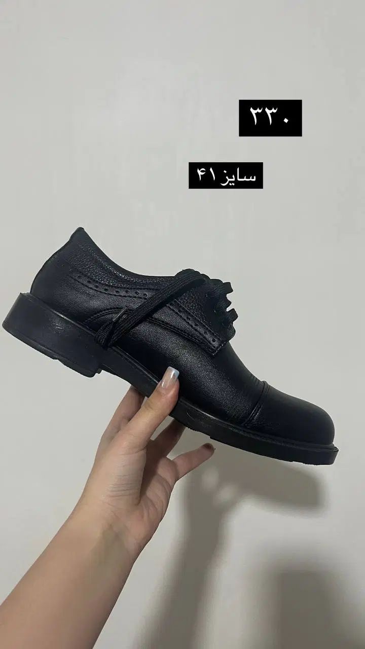تعدادی کفش و کتونی|کیف، کفش، کمربند|رشت, توشیبا|دیوار
