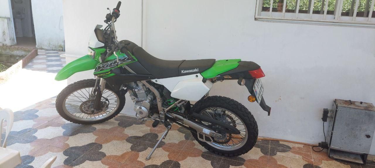 موتور کاوازاکی klx 250 مدل ۱۴۰۲ کارکرد ۳۰۰۰|موتورسیکلت|رودسر, |دیوار
