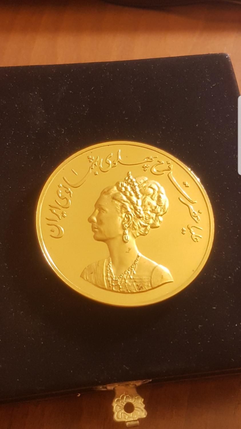 سکه 100gr طلا کلکسیونی گارد فرح|کلکسیون سکه، تمبر، اسکناس|تهران, کامرانیه|دیوار