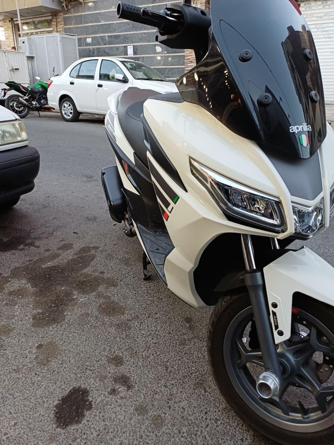 موتور آپریلیا sxr160 کلیک آیروکس adv|موتورسیکلت|اسلام‌شهر, شهرک قائمیه|دیوار