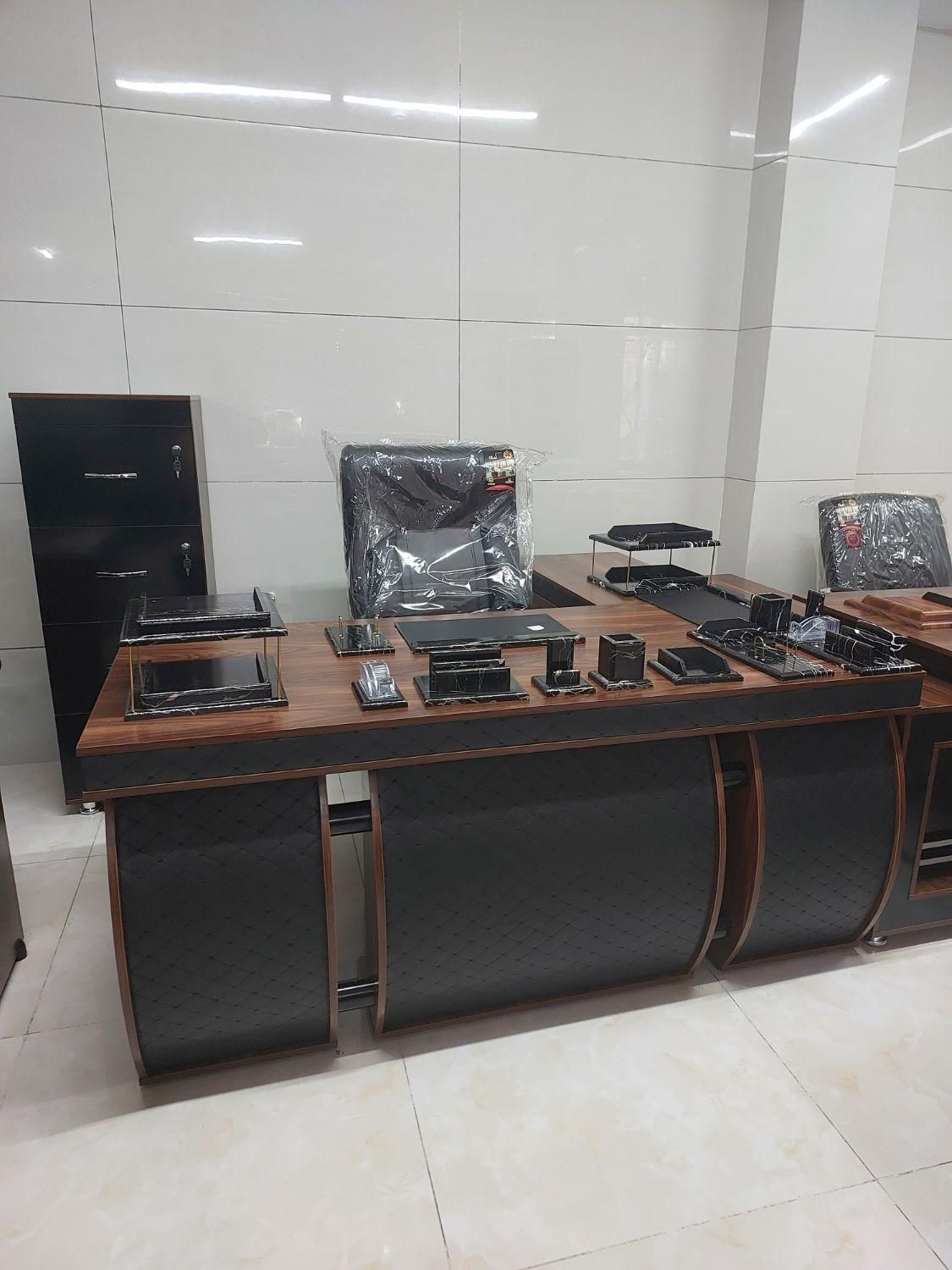 انواع میز مدیریت شیک و چرم سایز ۱۸۰|مبلمان اداری|صدرا-فارس, فاز ۱|دیوار