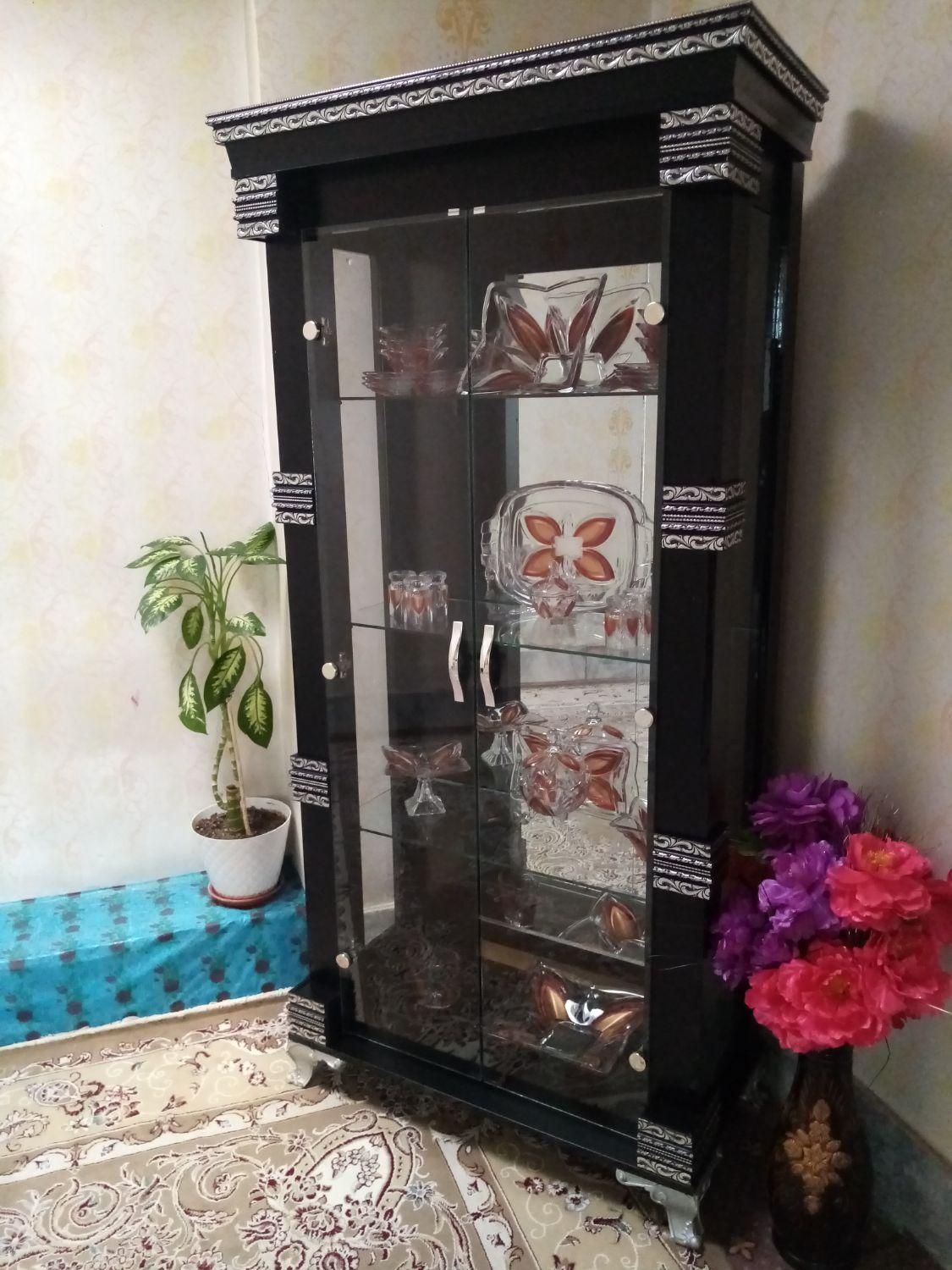 بوفه درحد نو بدون هیچ گونه شکستگی وخط وخش|بوفه، ویترین، کنسول|نیشابور, کلاغان|دیوار