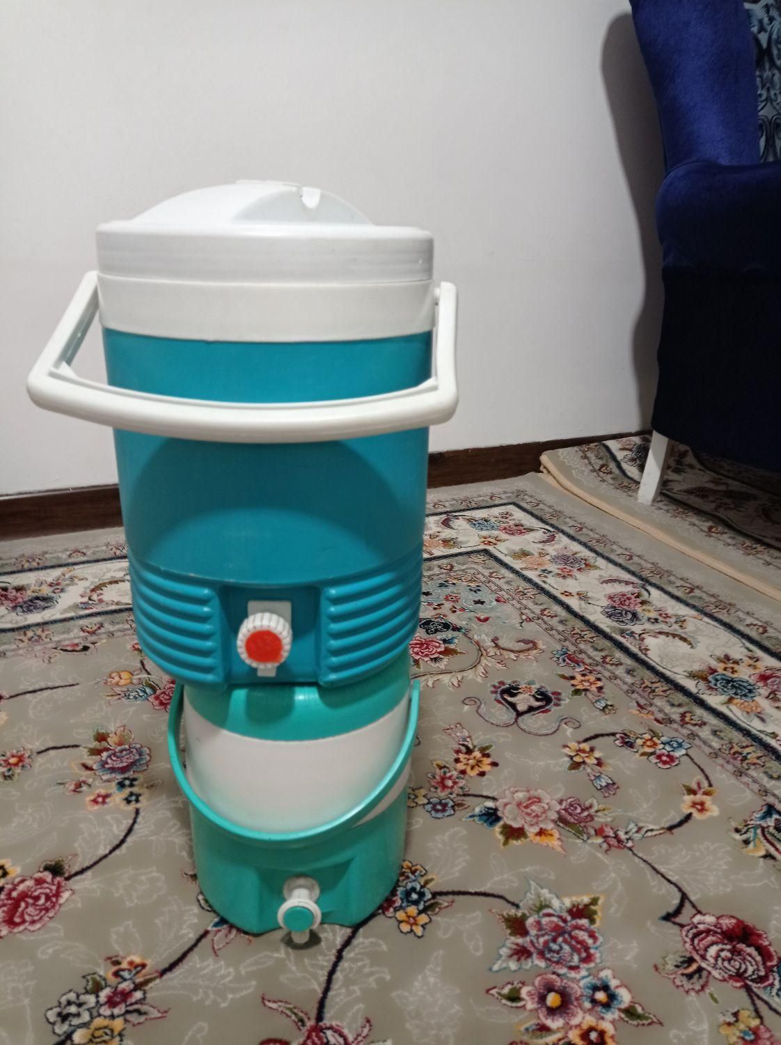 کلمن آب|ظروف نگهدارنده، پلاستیکی، یک‌بارمصرف|کاشان, شهدا|دیوار