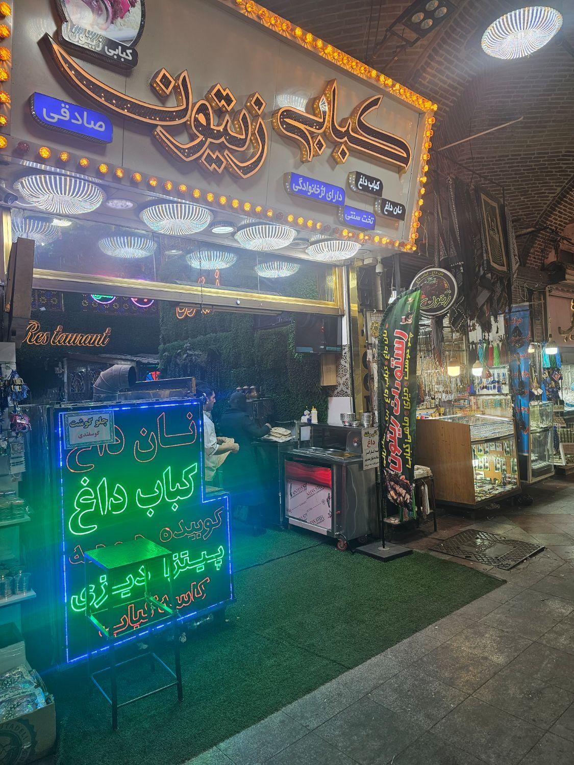 سالنکار کبابپز کارگر ساده جهت کار در رستوران|استخدام خدمات فروشگاه و رستوران|ری, سرتخت|دیوار