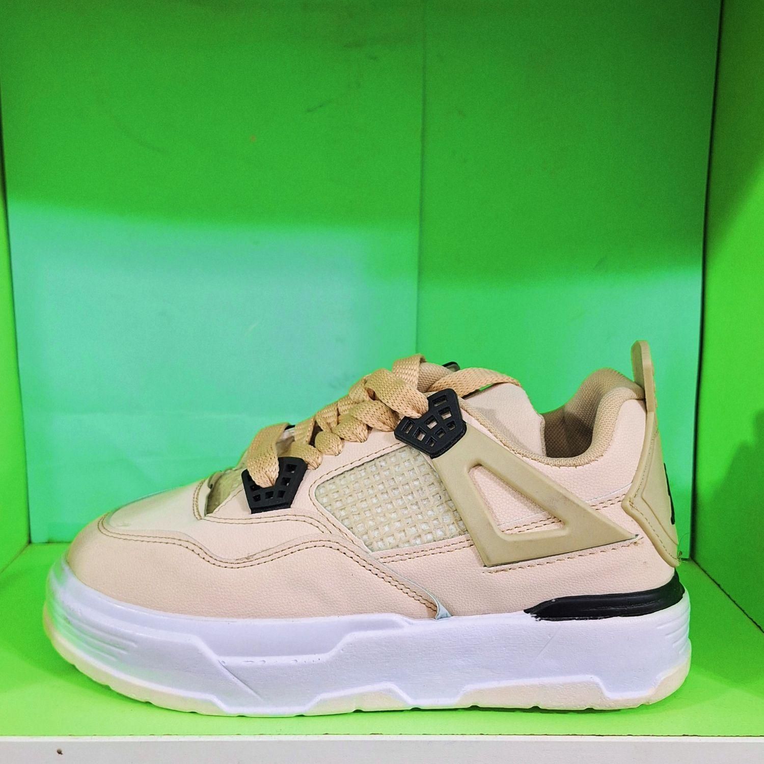 جردن فور|کیف، کفش، کمربند|اردبیل, |دیوار