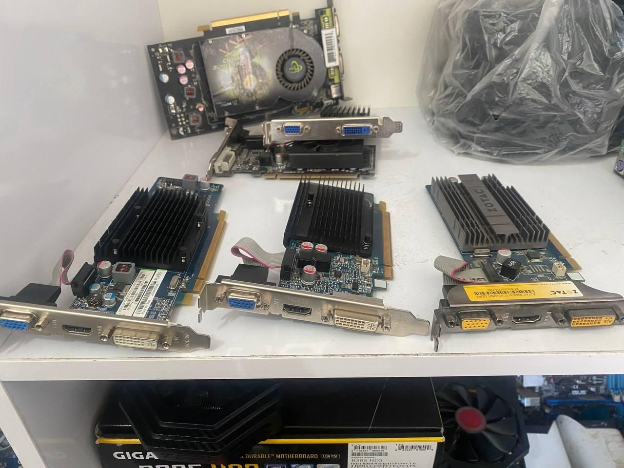 گرافیک  1 گیگ و 512 DDR3|قطعات و لوازم جانبی رایانه|شیراز, آزادگان|دیوار