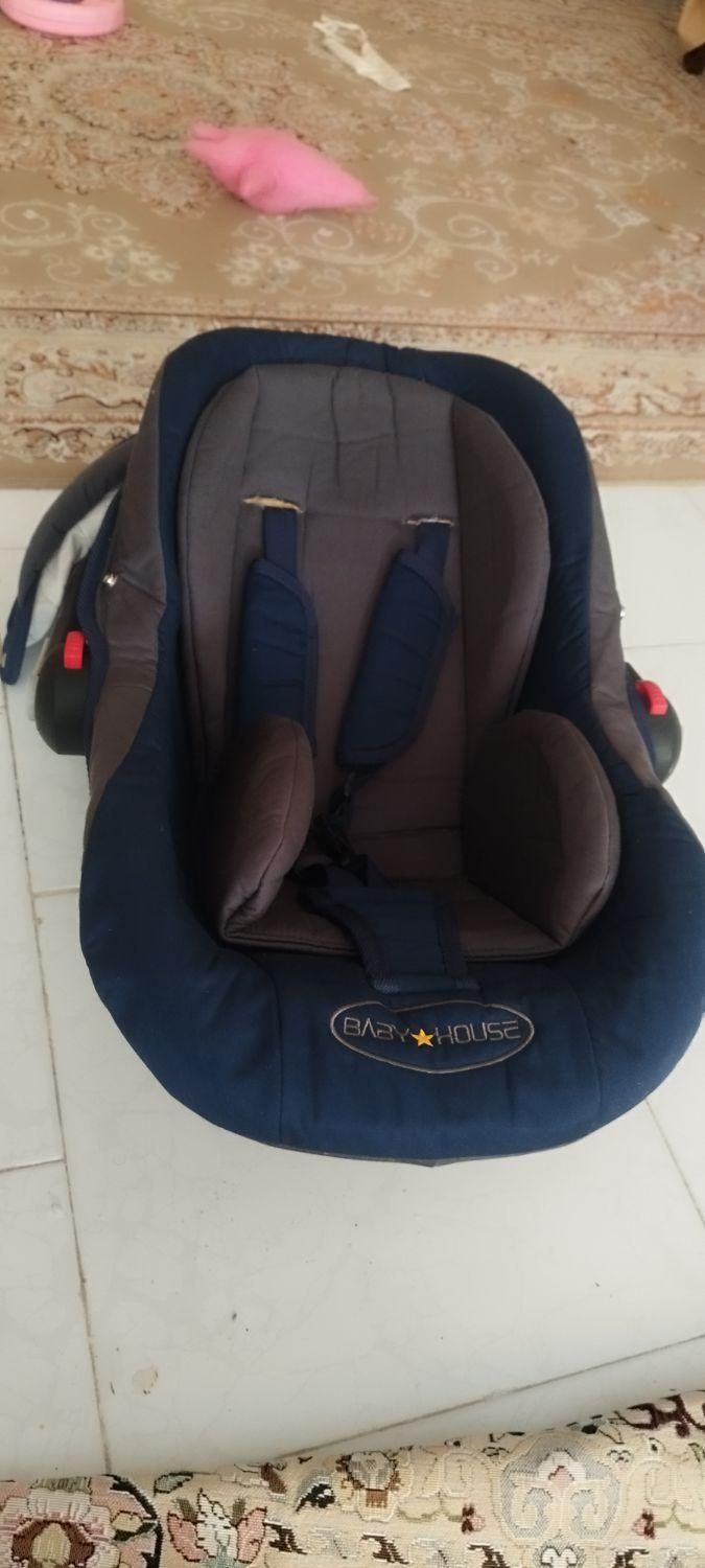 کریر سورمه ای مارک دلیجان|کالسکه و لوازم جانبی|صدرا-فارس, فاز ۱|دیوار