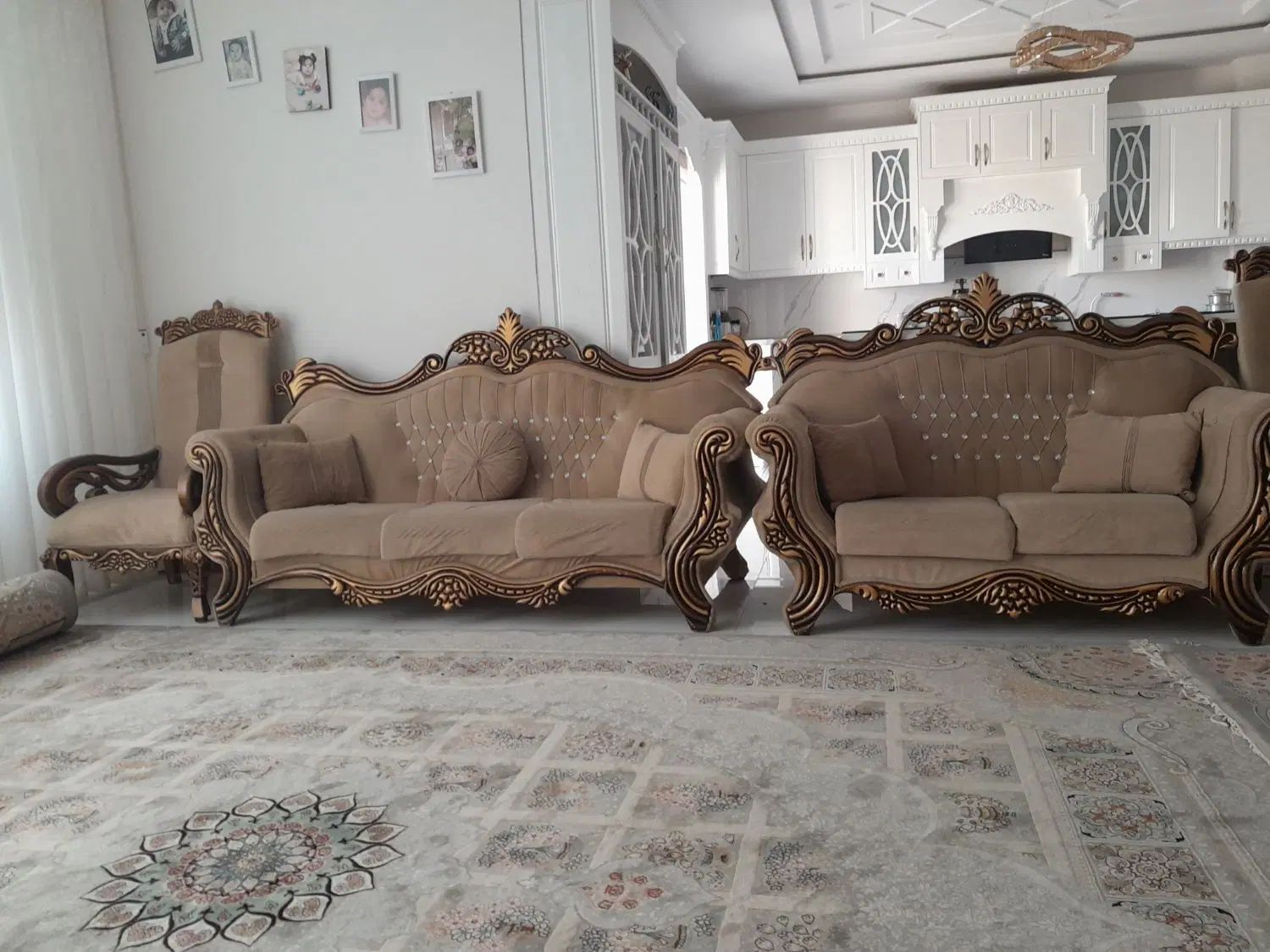 مبل ۷نفره شامل دوعدد میزبان یک مبل سه نفره|مبلمان خانگی و میز عسلی|مشهد, زیبا شهر|دیوار