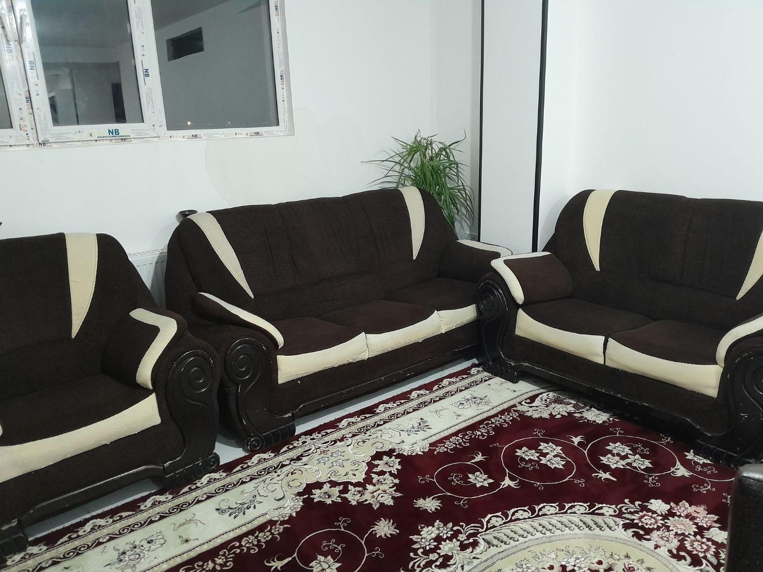 مبل ۷نفره|مبلمان خانگی و میز عسلی|شیراز, گل سرخ|دیوار