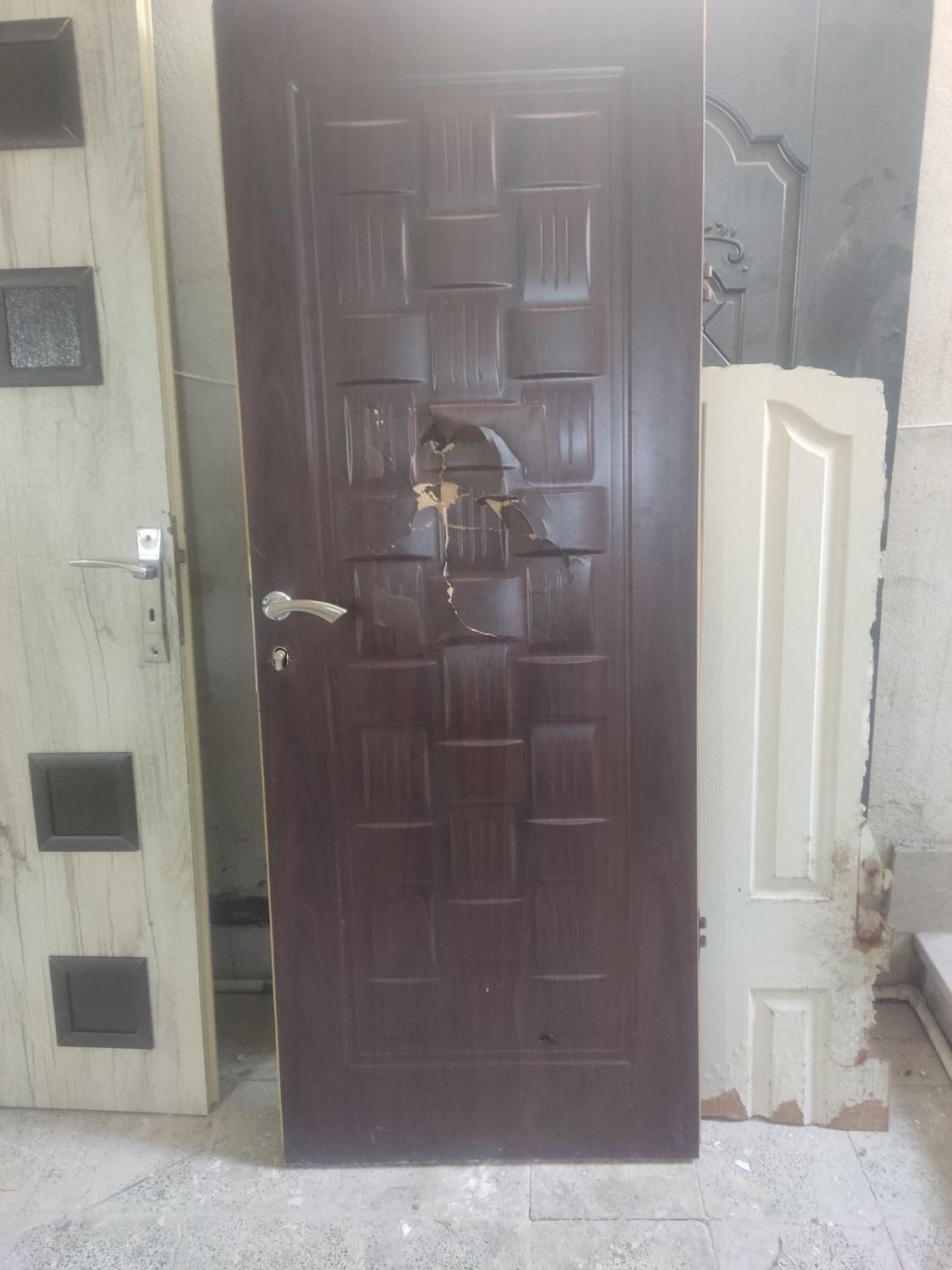 تعمیرات درب های پوسیده حمام و سرویس وشکسته چوبی|خدمات پیشه و مهارت|زنجان, |دیوار