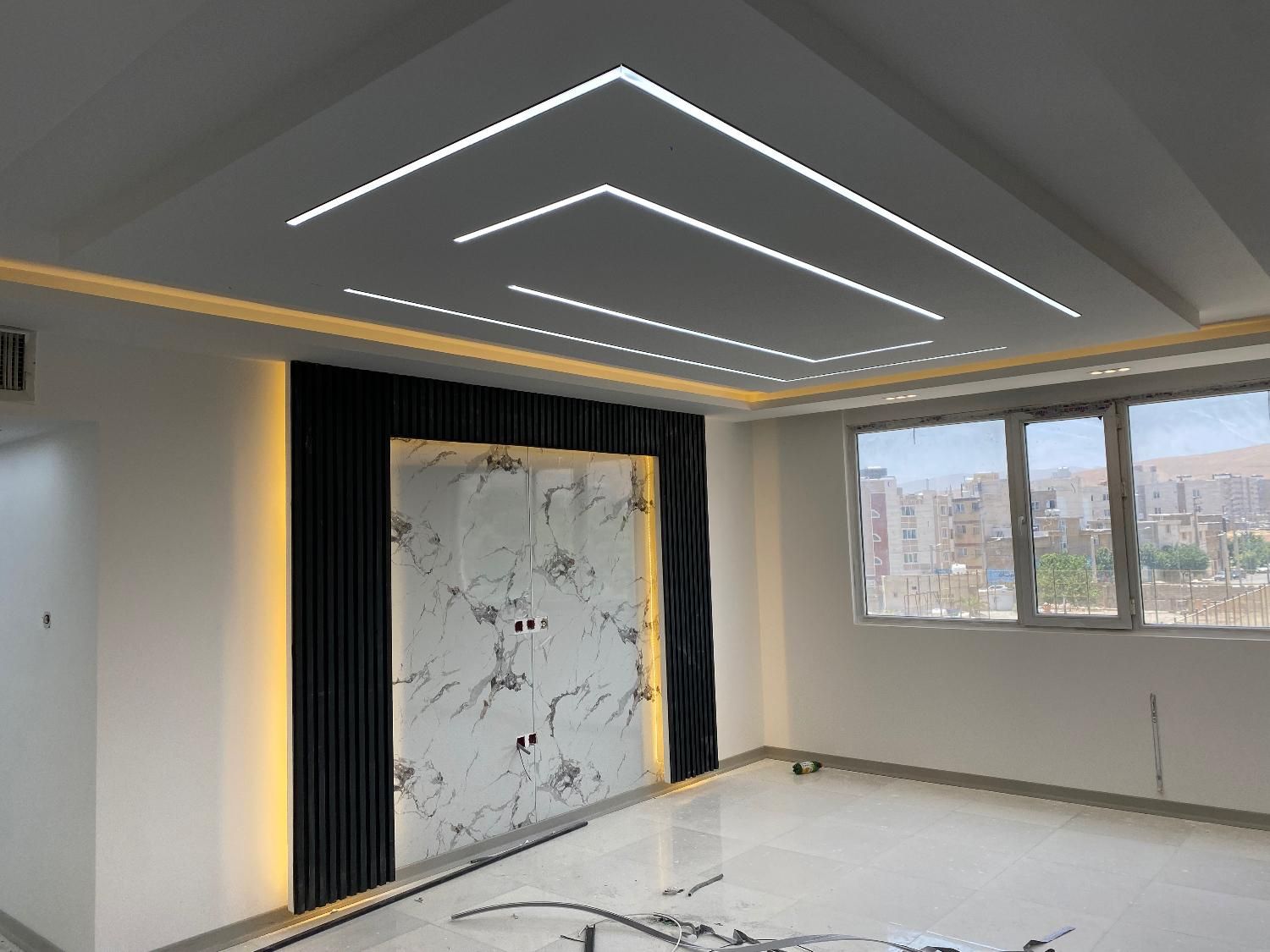 لاین نوری|لامپ و چراغ|شیراز, فرهنگ شهر|دیوار