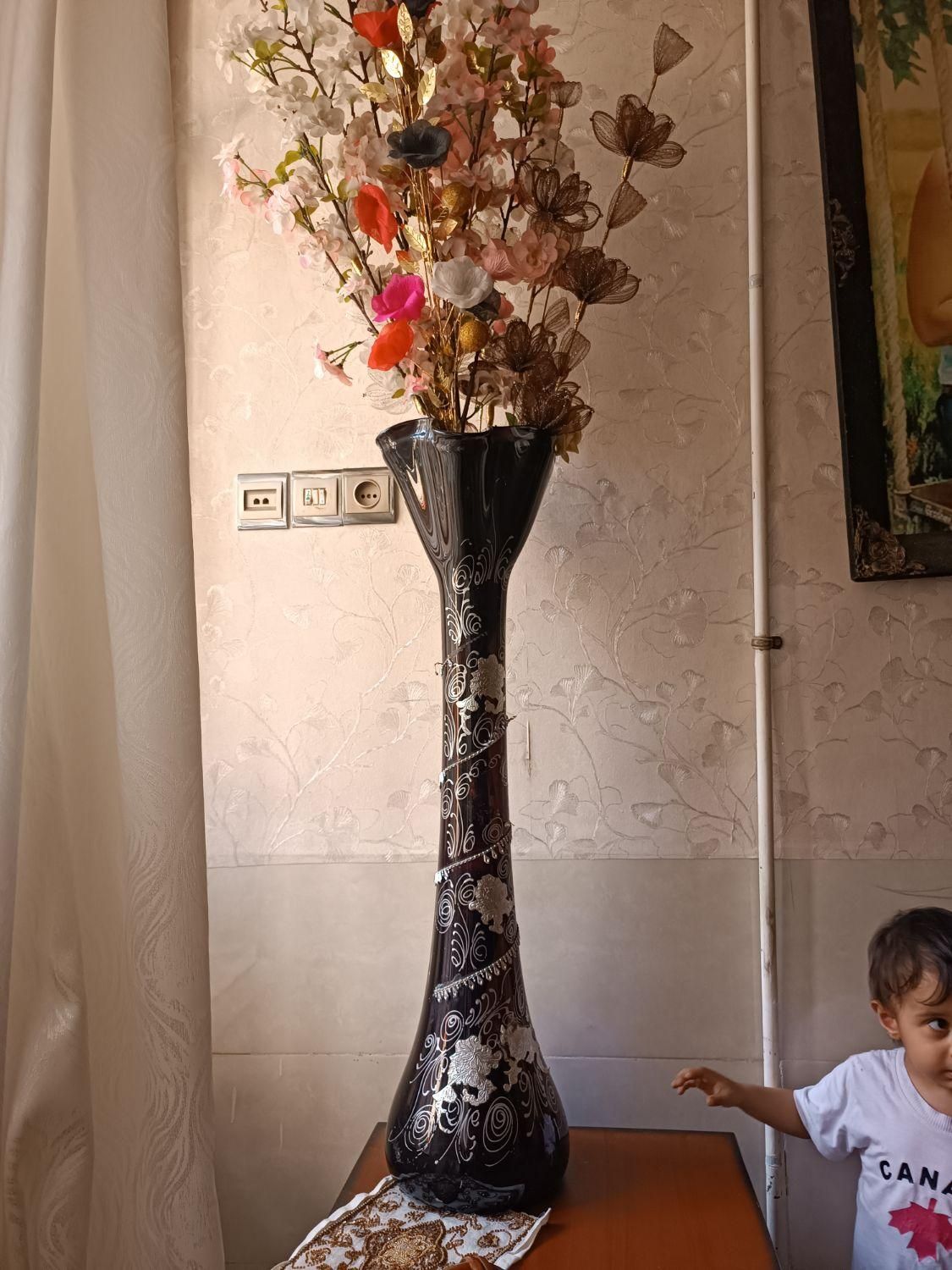 گلدان به همراه گل مصنوعی|مجسمه، تندیس، ماکت|محمدشهر, |دیوار
