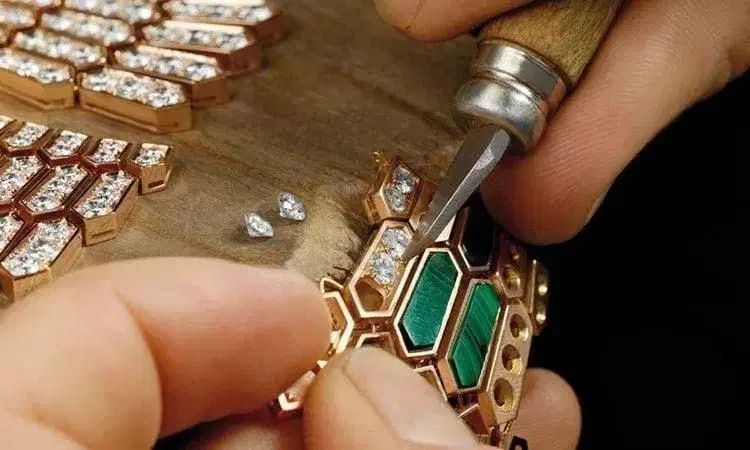 استخدام فوری در کارگاه طلاسازی در بخش های مختلف|استخدام صنعتی، فنی، مهندسی|تالش, هشتپر|دیوار