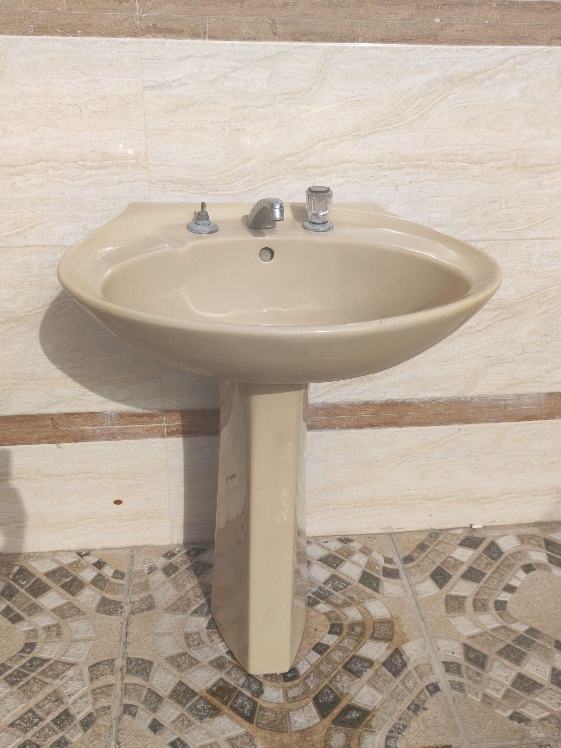 یک عدد روشویی سالم به همراه شیرآلات|لوازم سرویس بهداشتی|اصفهان, قهجاورستان|دیوار