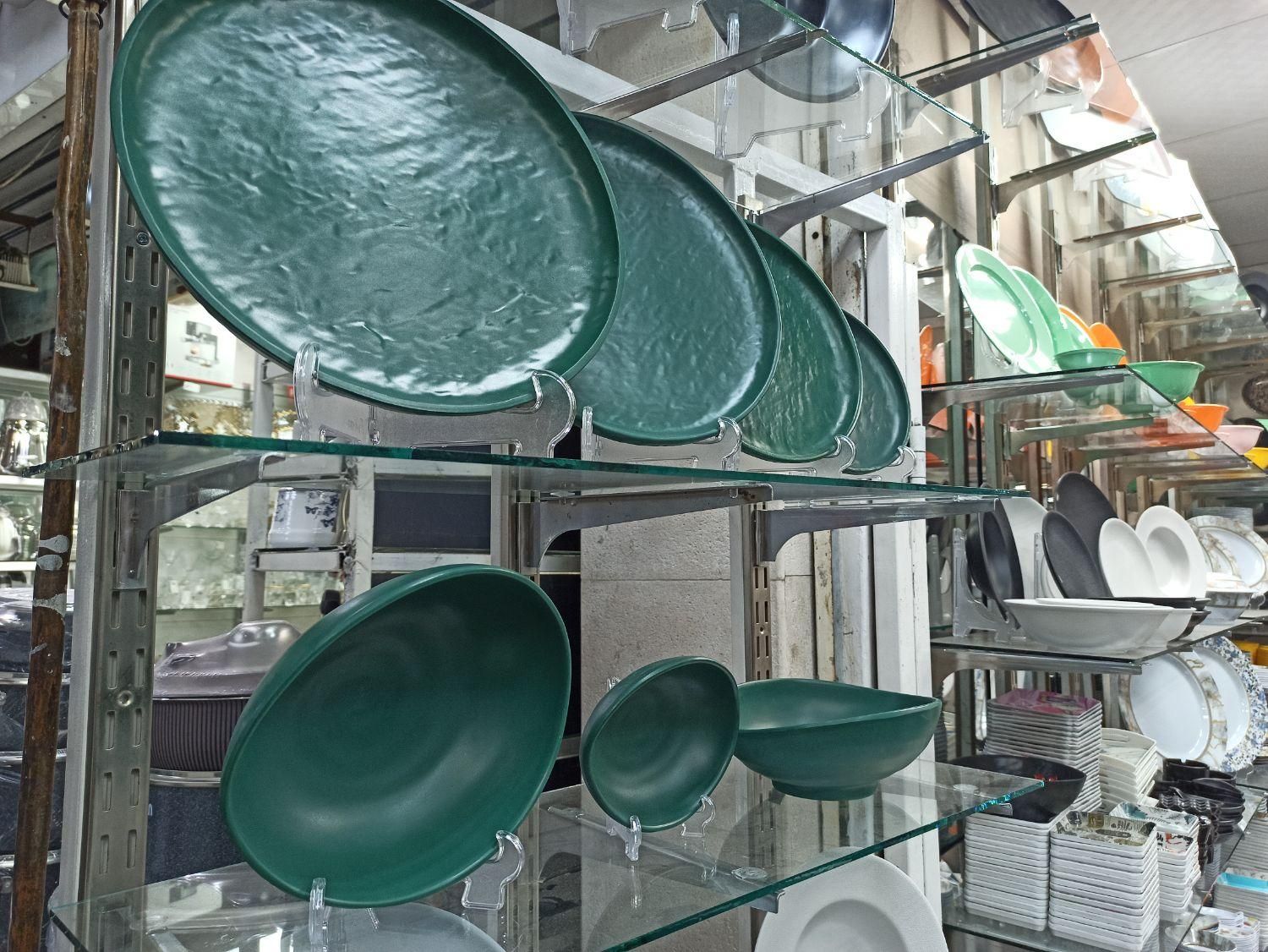 تولید و پخش ظروف ملامین رستورانی و خانگی درجه یک|ظروف سرو و پذیرایی|رشت, بازار|دیوار