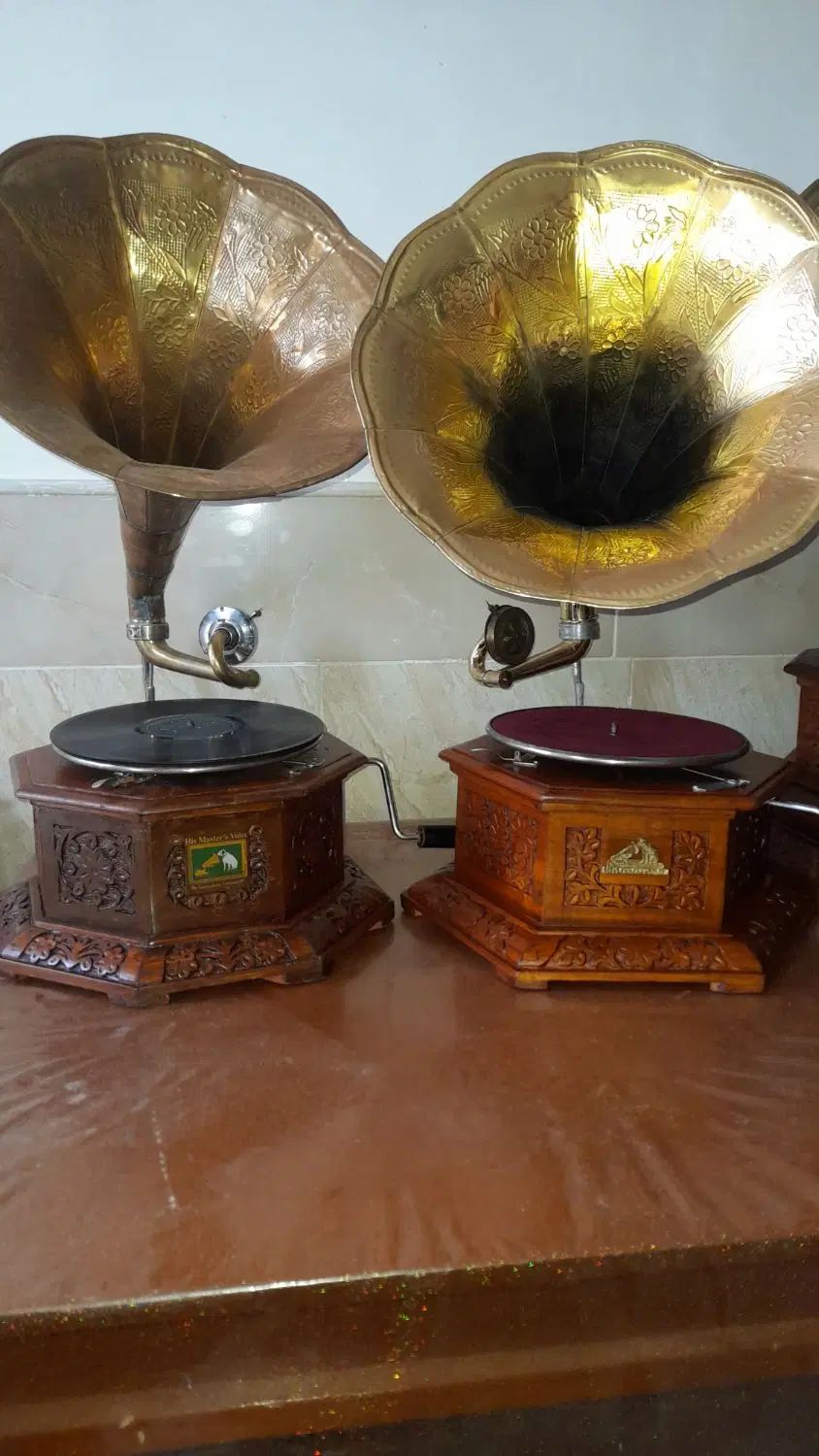 گرامافون هندلی گرام قدیمی|صنایع دستی و سایر لوازم تزئینی|تهران, آسمان|دیوار