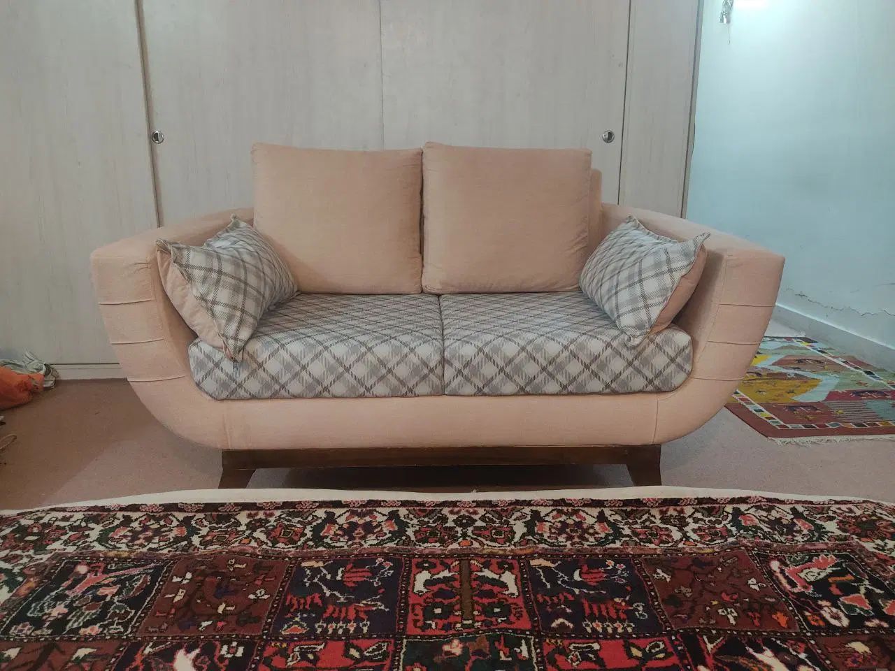 مبلمان در حد نو|مبلمان خانگی و میز عسلی|اصفهان, باغ زیار|دیوار