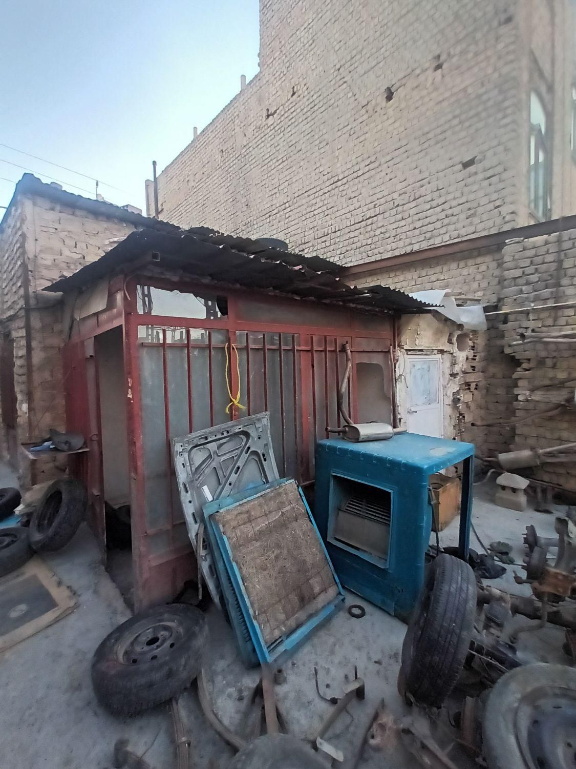 گاراژ تجاری 500 متری نزدیک مترو|فروش مغازه و غرفه|قم, امامزاده ابراهیم|دیوار
