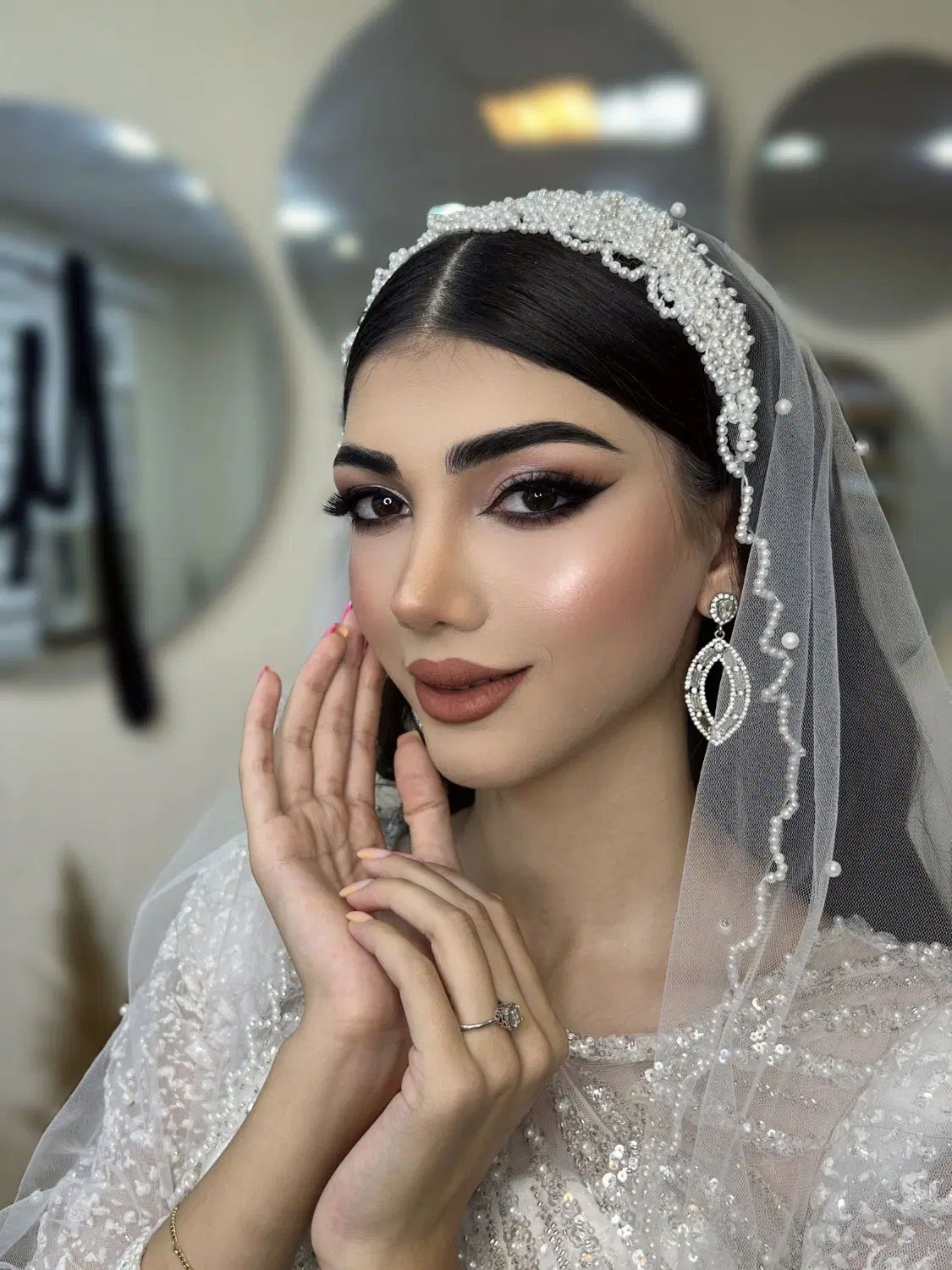 خدمات میکاپ وشنیون|خدمات آرایشگری و زیبایی|رشت, گلسار|دیوار