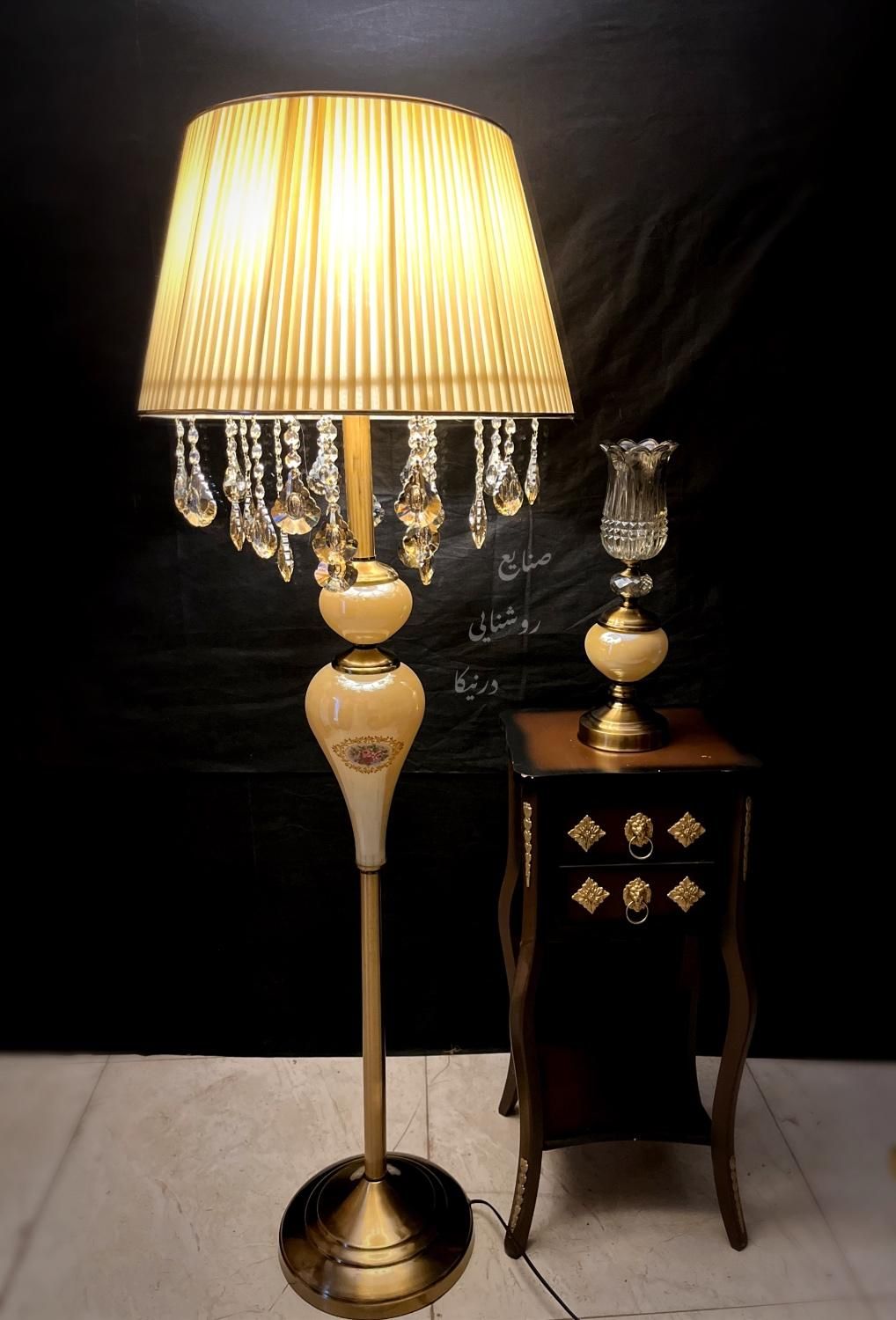 آباژور کنارسالنی کریستالی|چراغ خواب و آباژور|ارومیه, |دیوار