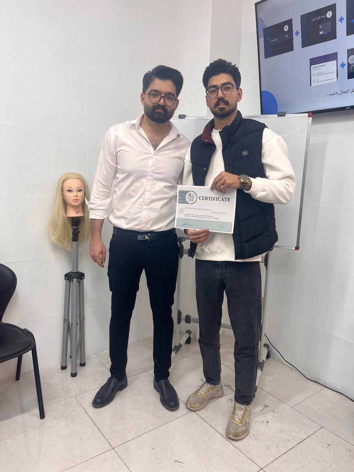 آموزش آرایشگری/ کوتاهی مدرن/ فید/فر/ رنگ دکلره|خدمات آموزشی|اصفهان, صدف|دیوار