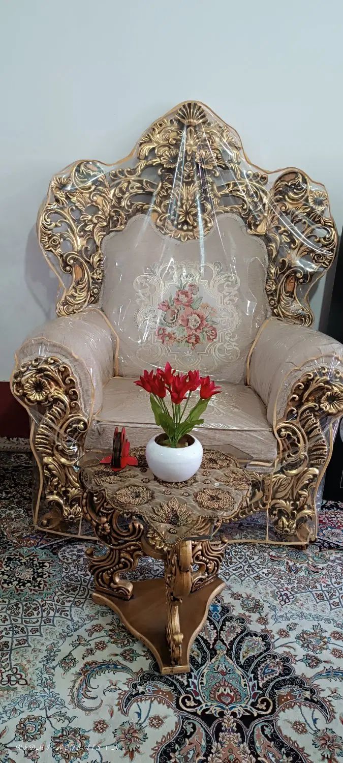 مبل سلطنتی ۹ نفره به همراه ۳تا میز عسلی|مبلمان خانگی و میز عسلی|مشهد, پنجتن|دیوار