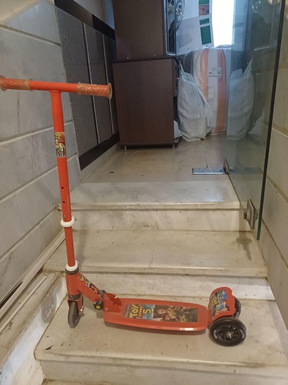 اسکوتر در حد نو|دوچرخه، اسکیت، اسکوتر|بابل, |دیوار