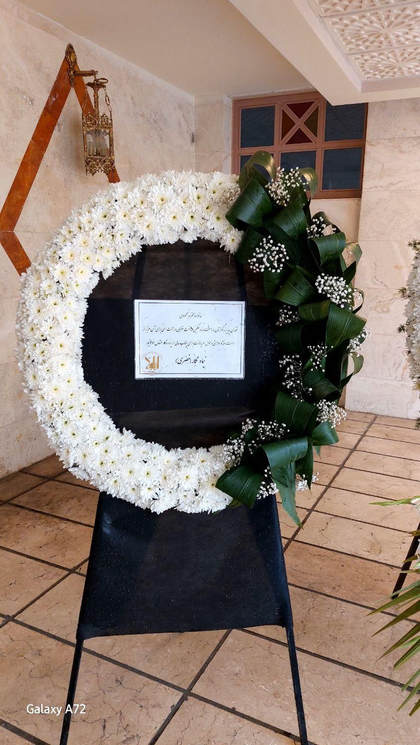 ** تاج گل ترحیم با کیفیت و ارسال رایگان **|خدمات پذیرایی، مراسم|شیراز, یخ سازی|دیوار