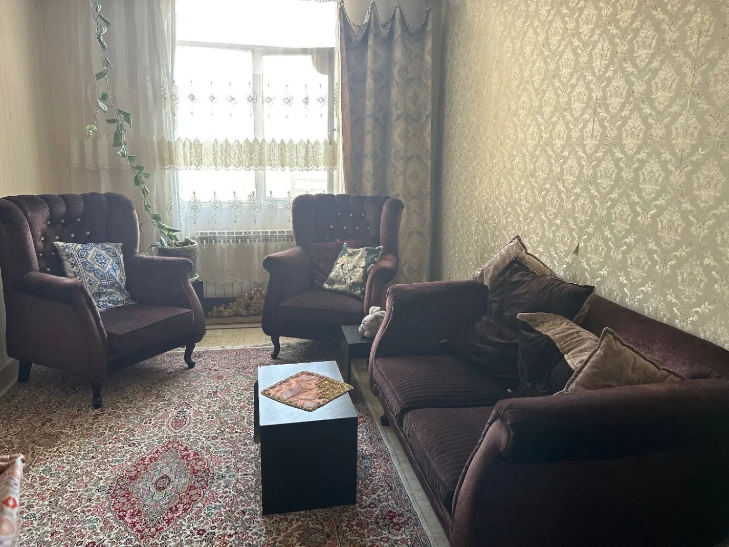 مبل مخمل جنس ترک ۷ نفره همراه تخت دونفره ترک|مبلمان خانگی و میز عسلی|تهران, جنت‌آباد شمالی|دیوار