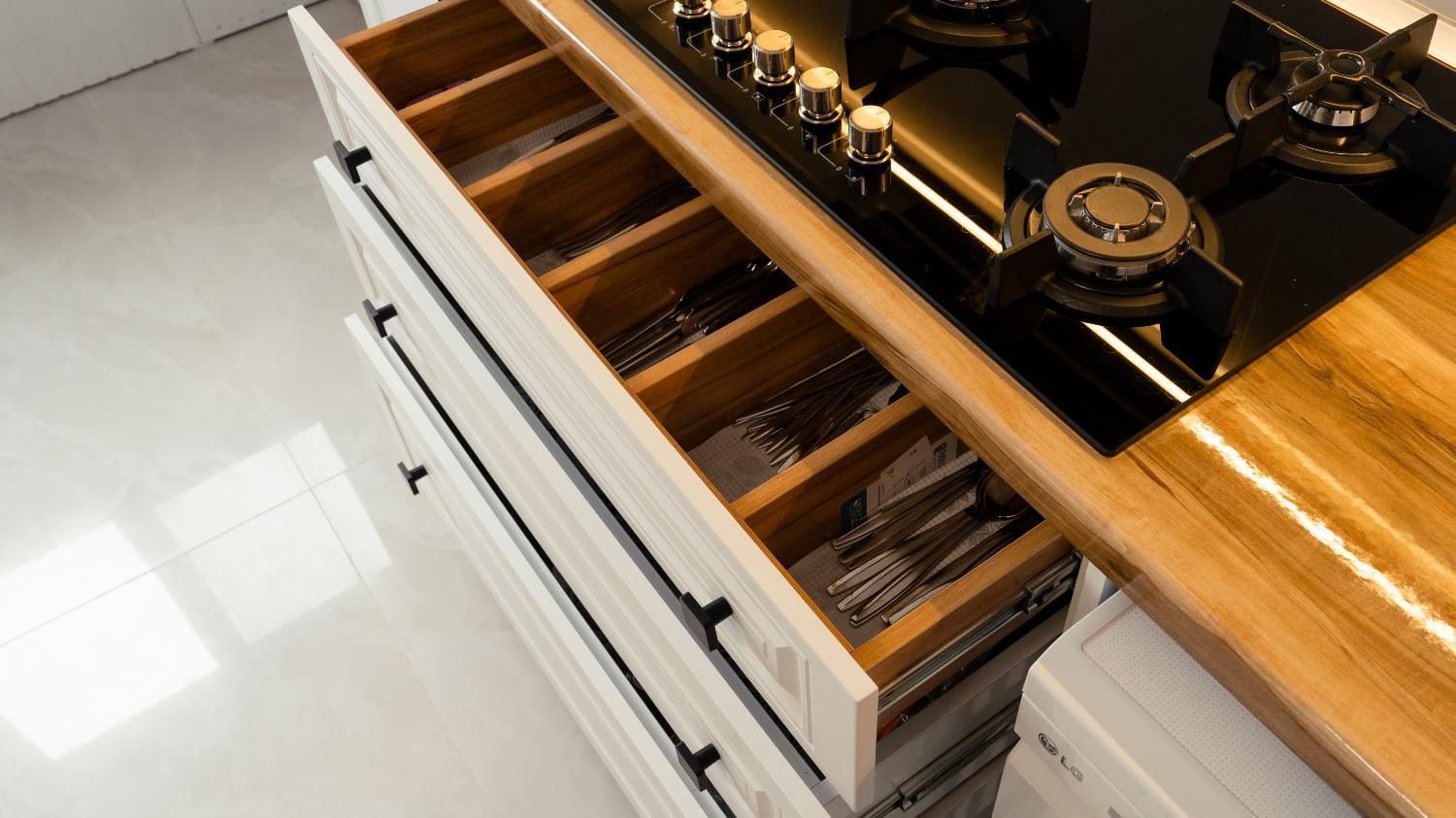 کابینت آشپزخانه کف تراش با روکش باشیشه صفحه براق|مصالح و تجهیزات ساختمان|گرگان, |دیوار