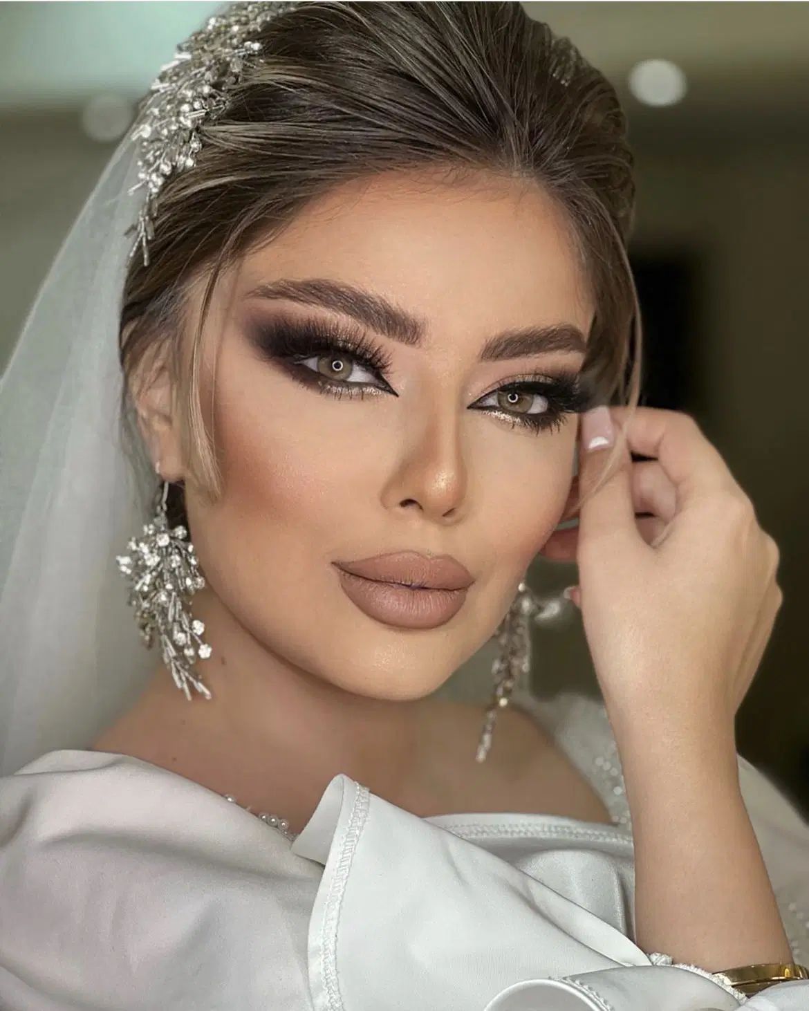 خدمات عروس میکاپ شنیون ناخن|خدمات آرایشگری و زیبایی|کرج, گوهردشت|دیوار