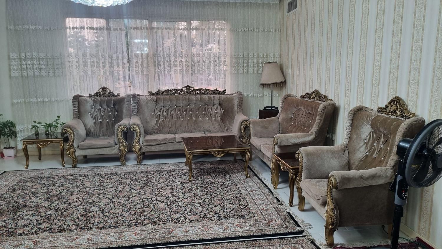 فروش مبل ۷نفره میزناهارخوری۶نفره همراه با جلو مبلی|مبلمان خانگی و میز عسلی|کرج, گلشهر|دیوار