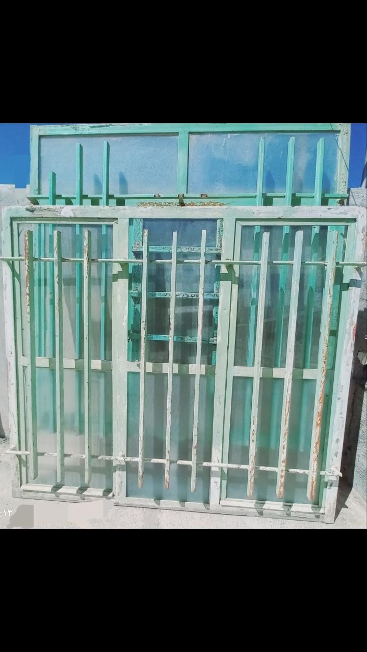تعدادی درب وپنجره ونرده آهنی دسته دوم درحدنو|مصالح و تجهیزات ساختمان|جوانرود, |دیوار