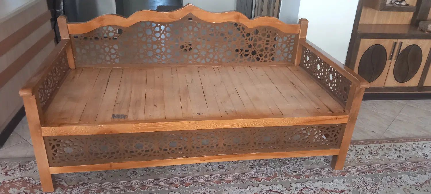 تخت چوبی|تخت و صندلی بچه|اصفهان, ارغوانیه|دیوار