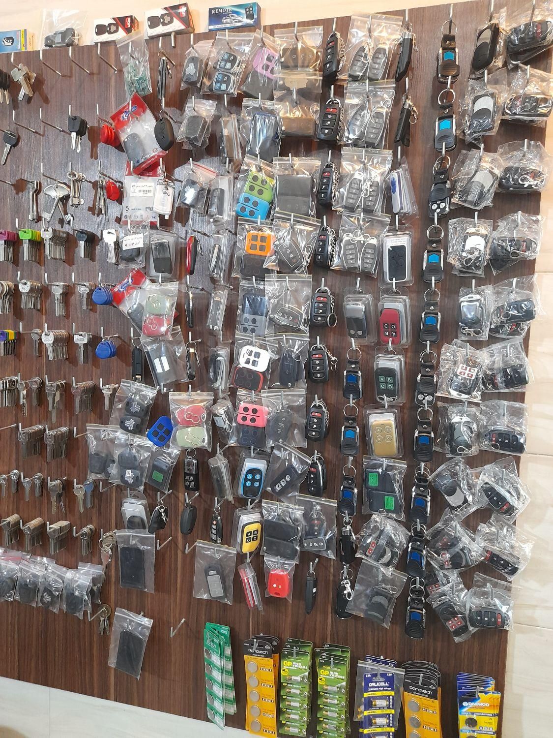 کلیدسازی مدرن صدرابابیش از20سال تجربه|خدمات پیشه و مهارت|صدرا-فارس, فاز ۱|دیوار