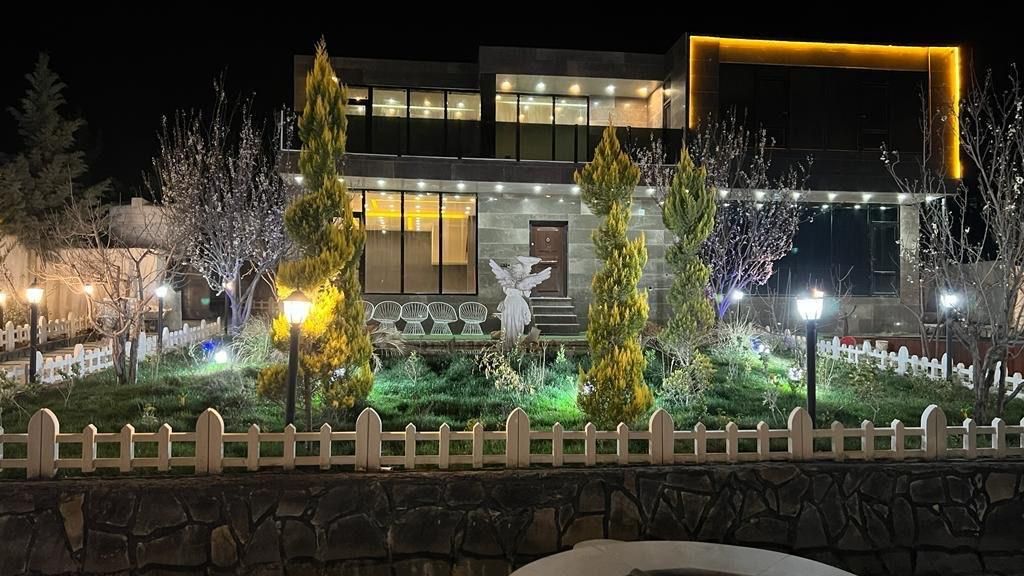 اجاره عمارت ماه رو ، ویلای فوق لوکس سه خواب مستر|اجارهٔ کوتاه‌مدت ویلا و باغ|شیراز, شهرک والفجر|دیوار