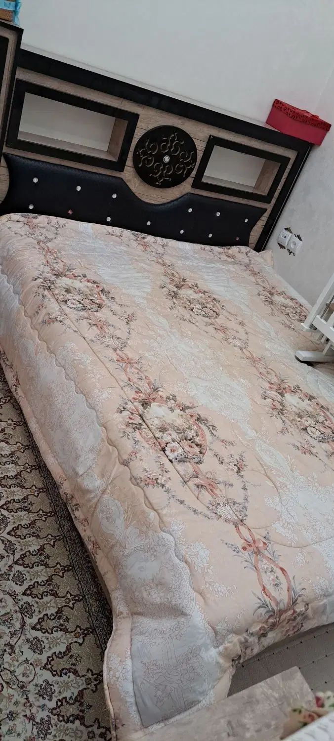 سرویس تخت دونفره بامیزآرایش وپاتختی وجاکفشی ست|تخت و سرویس خواب|اسلام‌شهر, شهرک قائمیه|دیوار