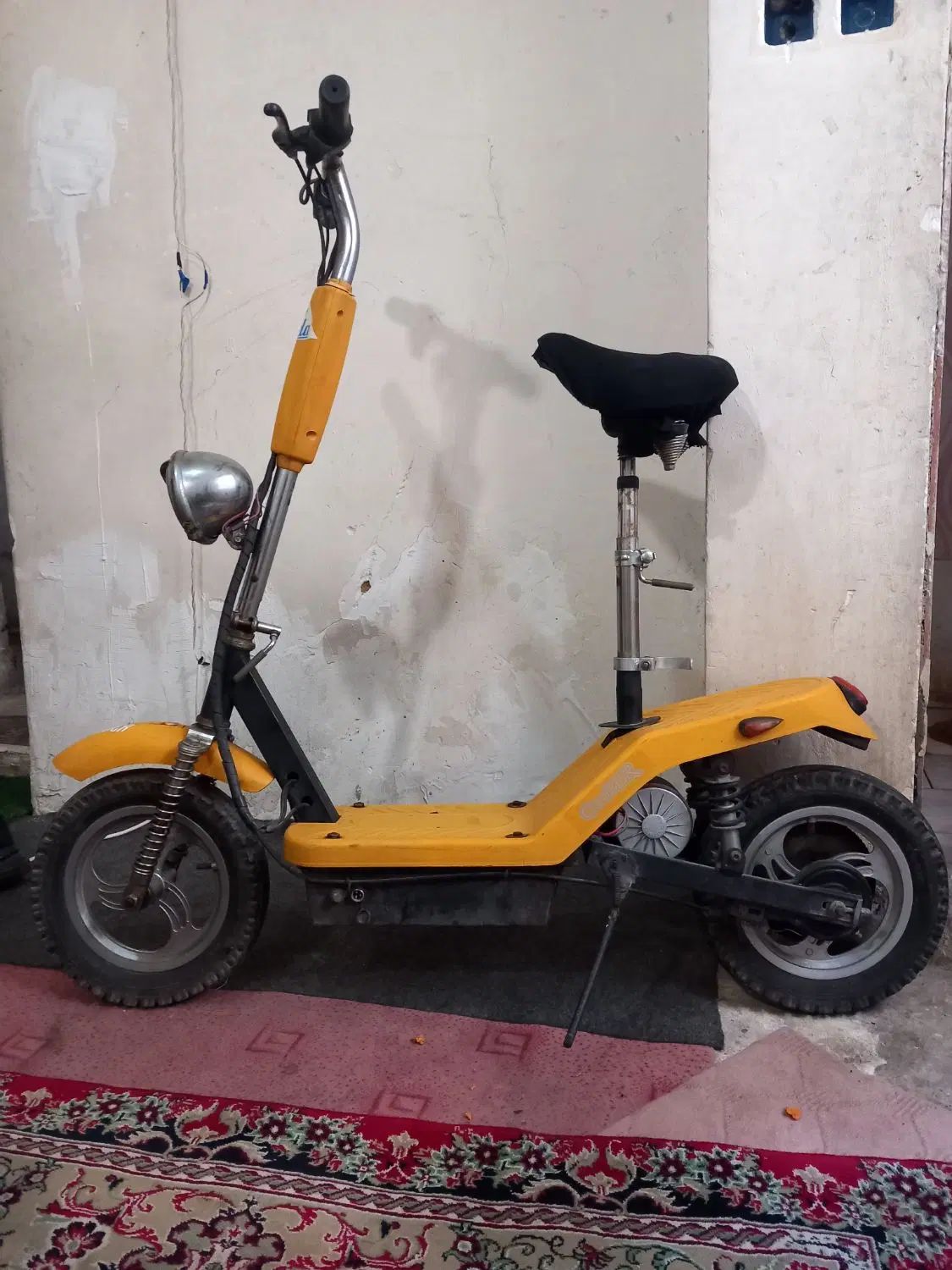 اسکوتر شارژی  فقط باتری ندارد بقیه سالم هست|دوچرخه، اسکیت، اسکوتر|تهران, سبلان (لشگر)|دیوار